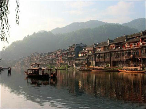 A線(xiàn)：猛洞河、芙蓉鎮(zhèn)、鳳凰、苗寨、張家界五日游